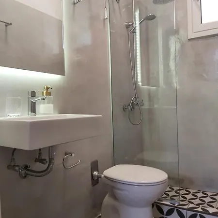 Mid Century Character House In Casa vacanze *