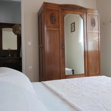 Mid Century Character House In Casa vacanze
